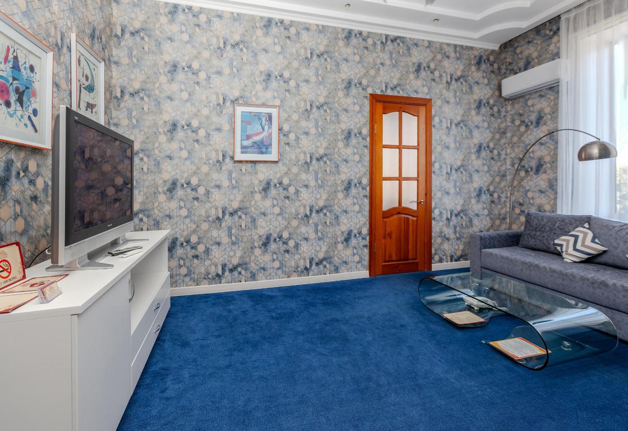 Respect Hotel Pavlodar Buitenkant foto