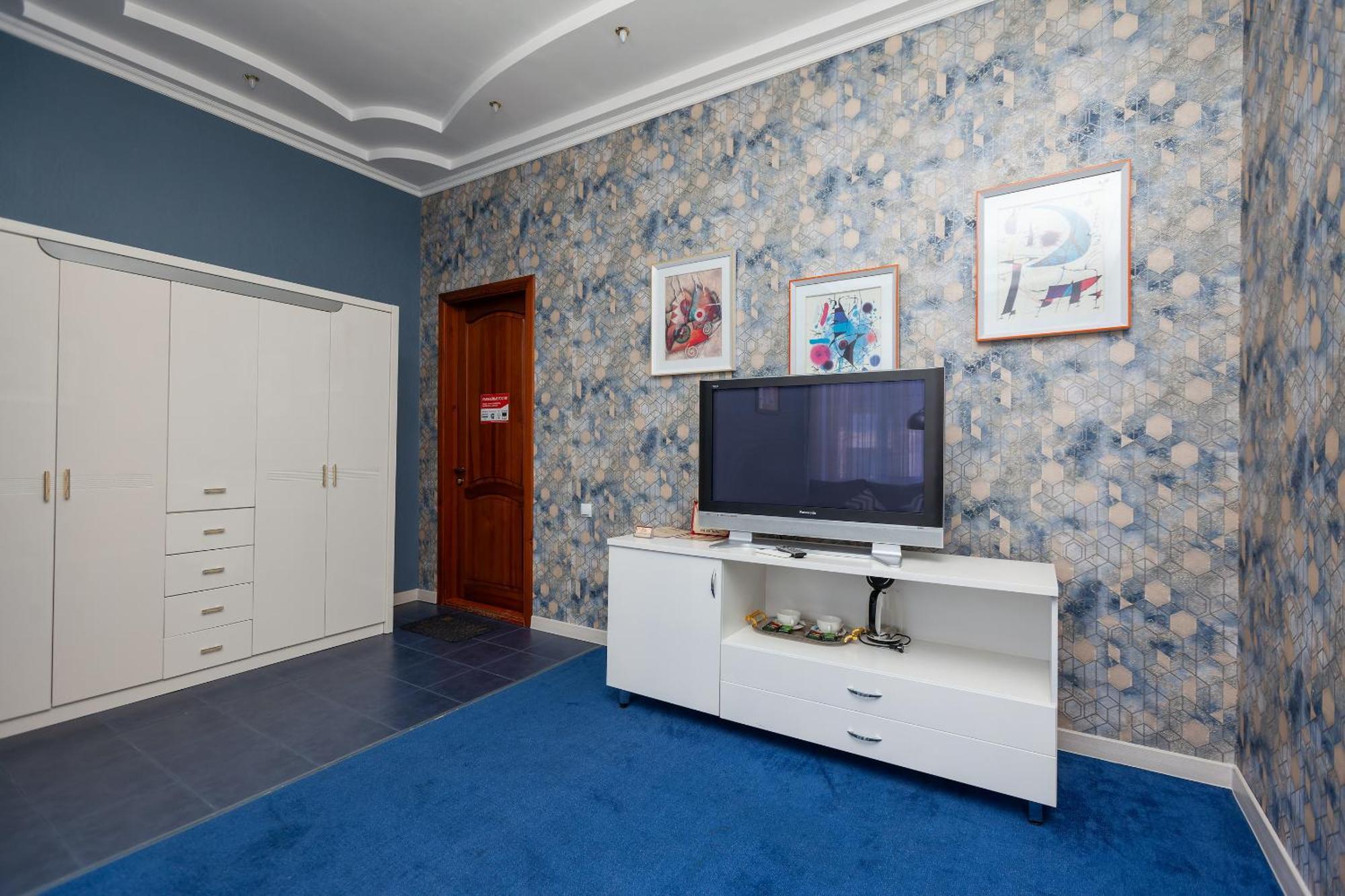 Respect Hotel Pavlodar Buitenkant foto