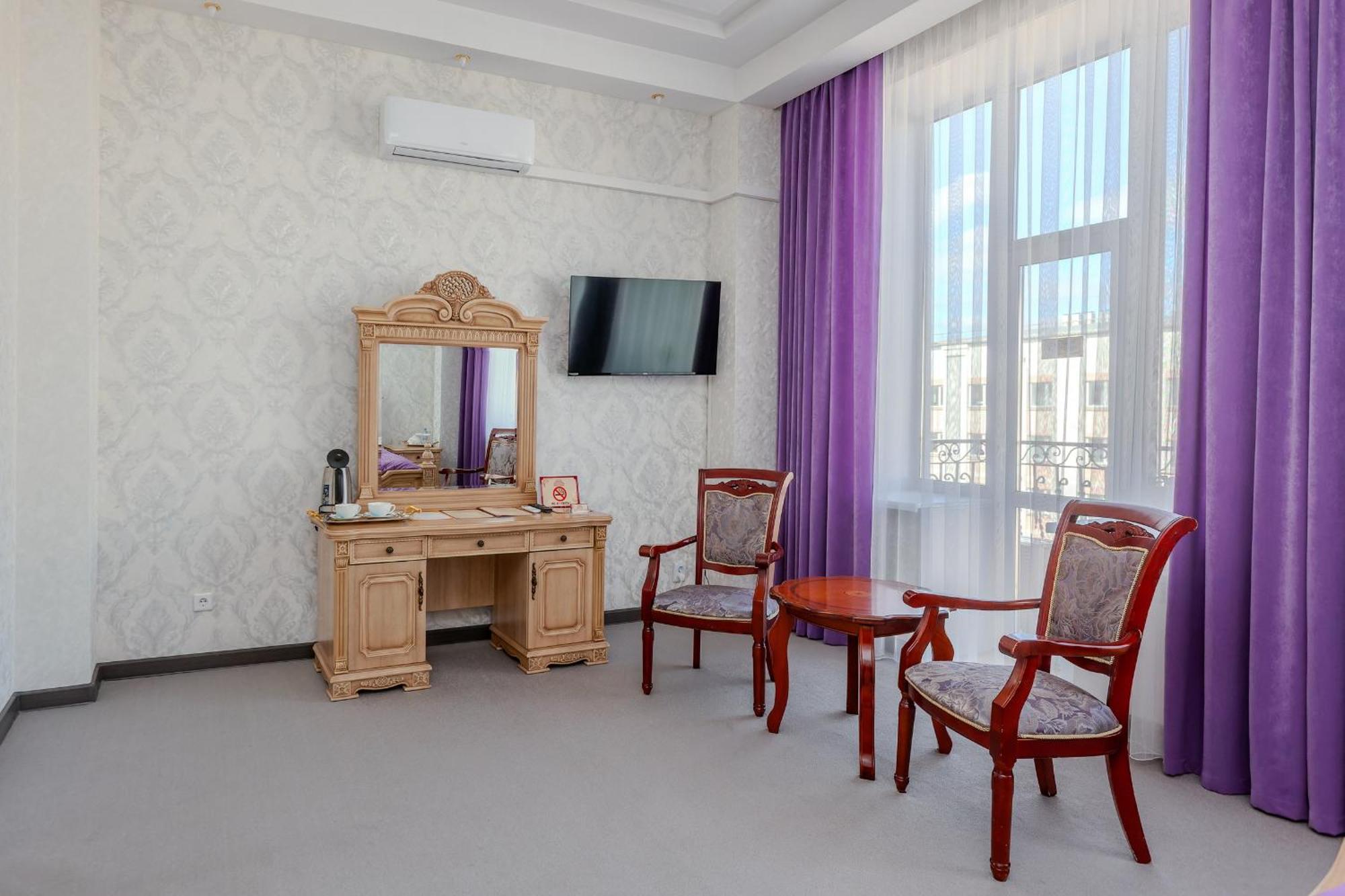 Respect Hotel Pavlodar Buitenkant foto