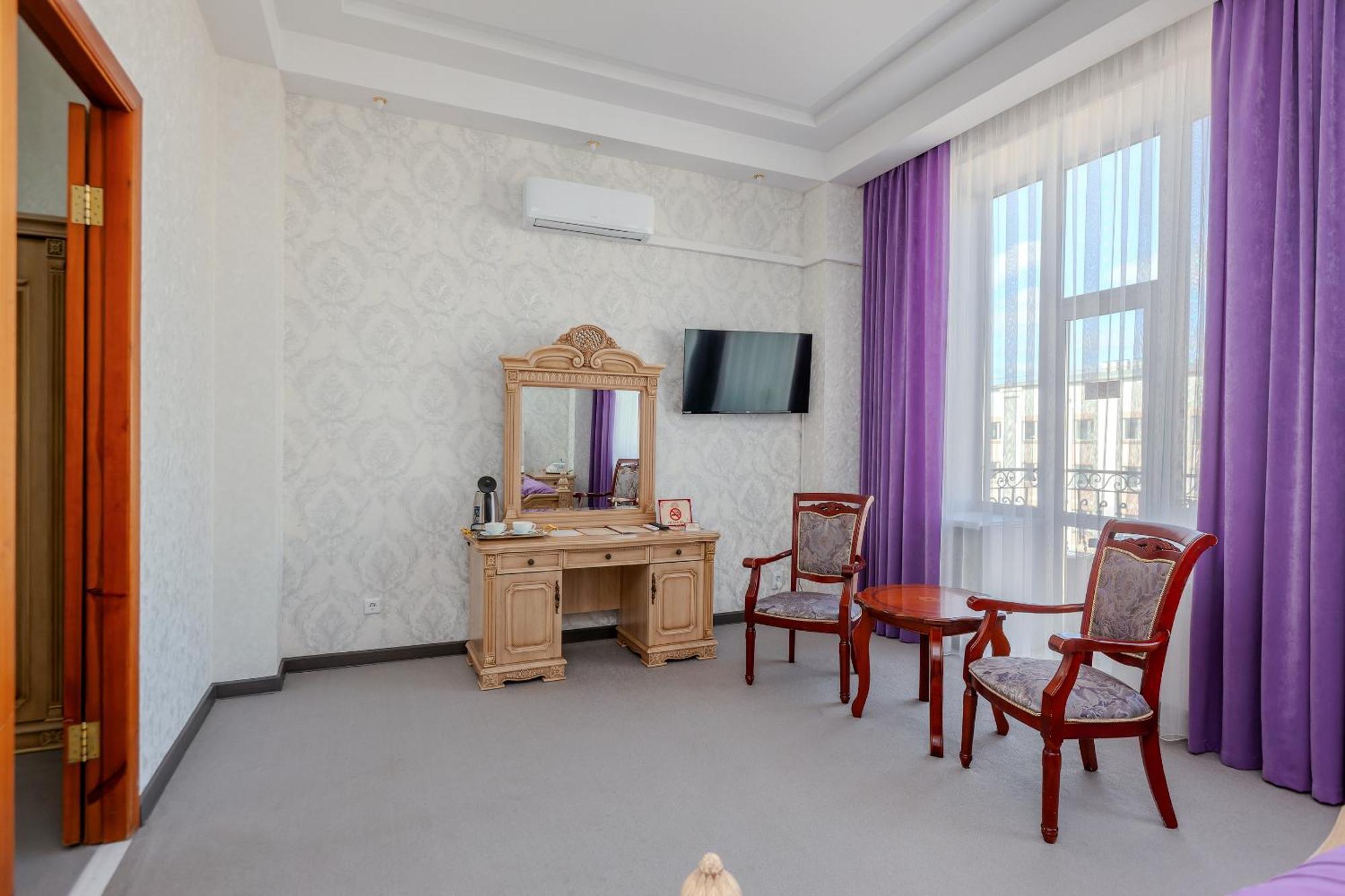 Respect Hotel Pavlodar Buitenkant foto