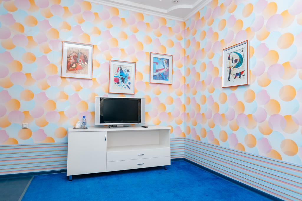 Respect Hotel Pavlodar Buitenkant foto